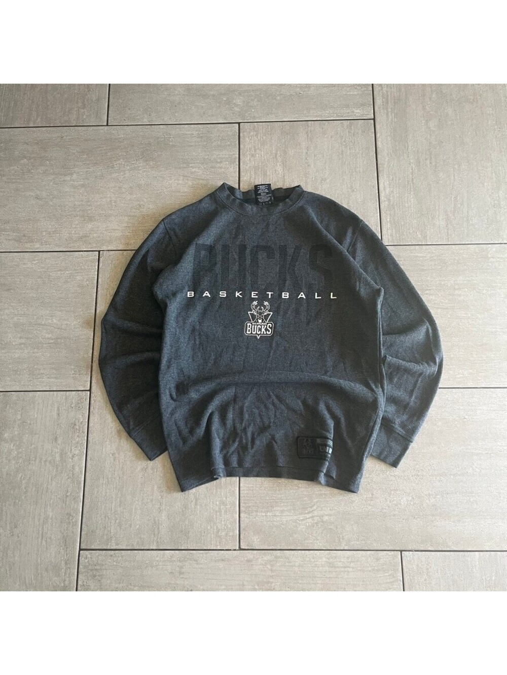 NBA Dunk Milwaukee Bucks Basketball Crewneck Thermal Sweatshirt Medium